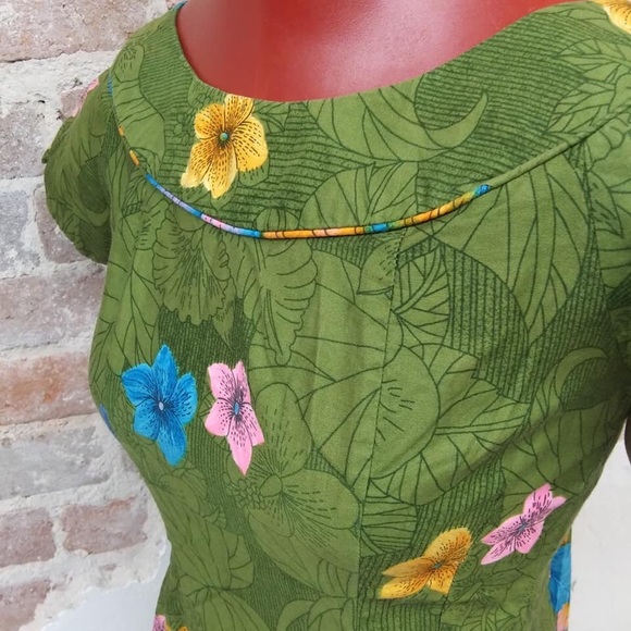 STUNNING Like-New 1960s Hawaiian Cotton Dress - Picture 3 of 4